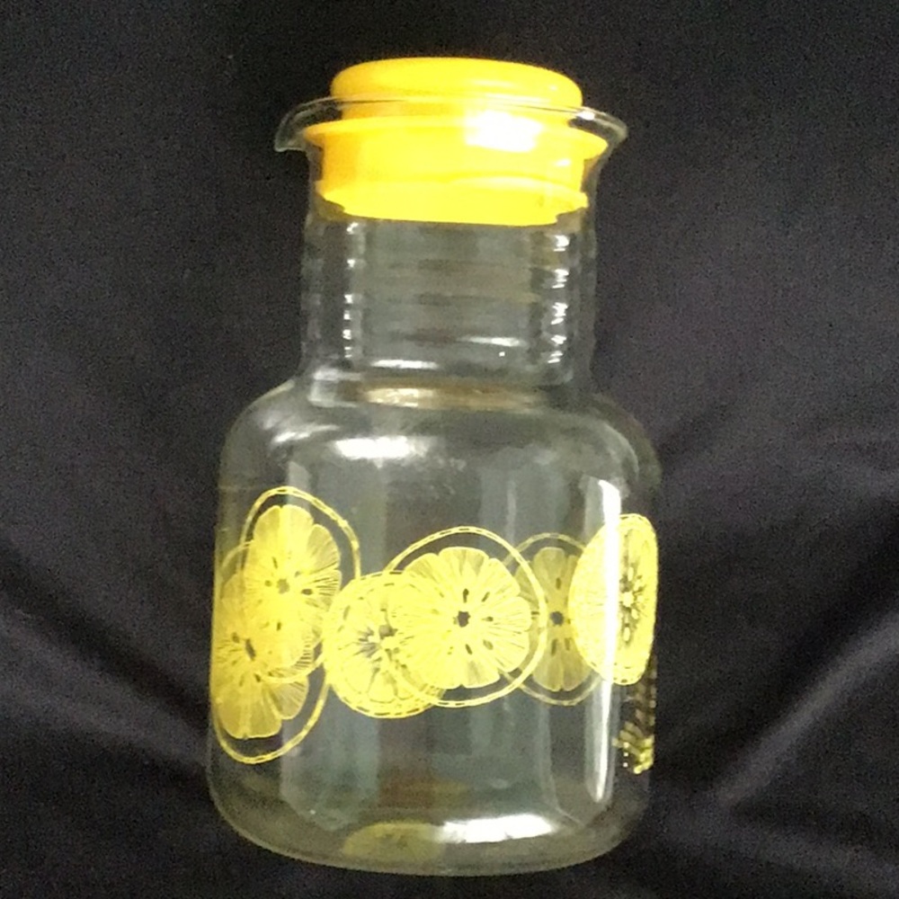Vintage Pyrex - clear Glass Pitcher with yellow lemon designs